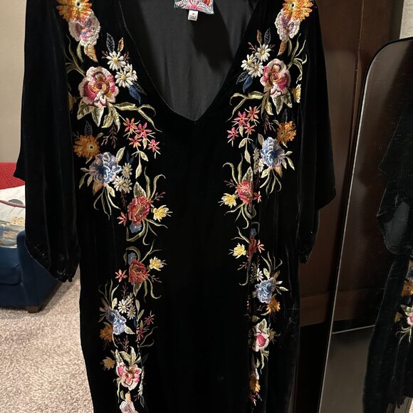 Johnny Was Isla Embroidered Velvet Dress Black Medium - Picture 2 of 4